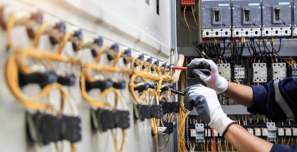 Professional Electrician technician working in Aurora, NE